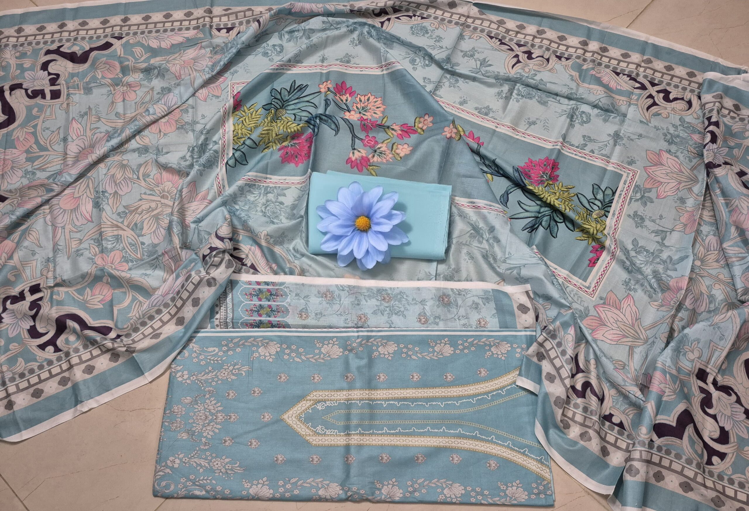 মালহার লন অলওভার ডিজিটাল প্রিন্ট থ্রি-পিস